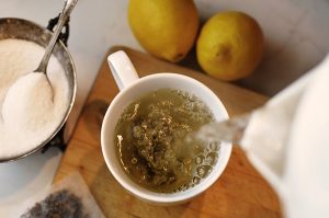 steep tea with water in right temperature