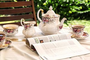 A whole set of European black tea teawares