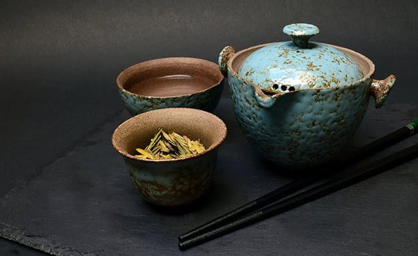 Even though been glazed, the color of the pottery teaware still dim