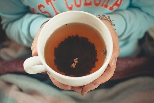 Many people like drinking hot tea