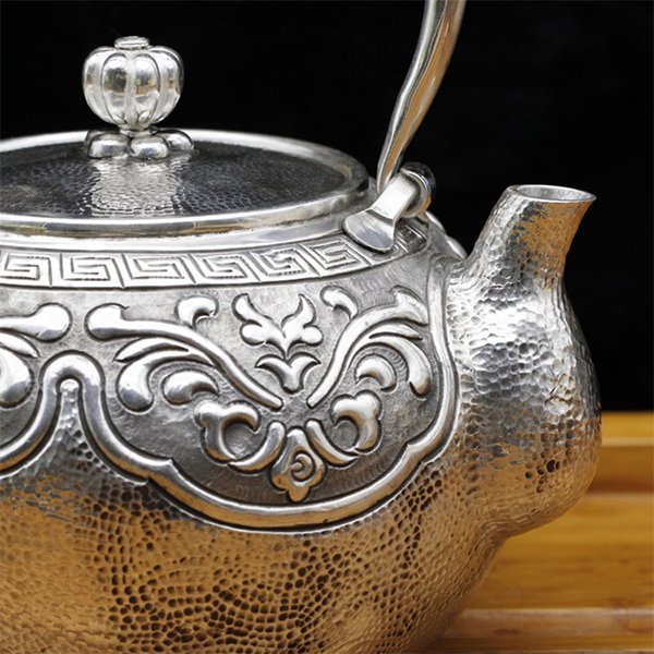 The silver teapot will be blackening in the air slowly