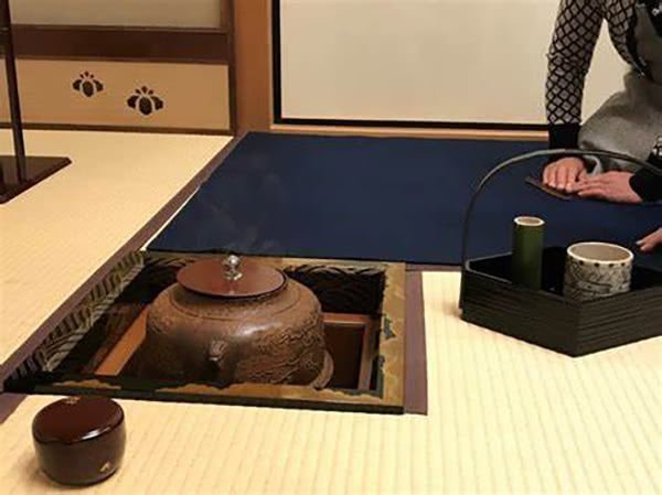 The floor hearth is for boiling water in winter