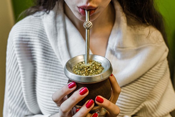 A view tells that drink the hot yerba mate tea may cause cancer
