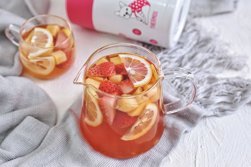 Fruit tea has both the flavor of fruit and tea