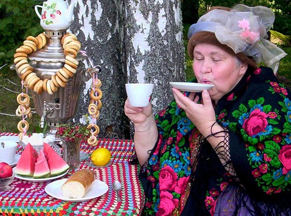 Local folks love to having tea with tea saucer