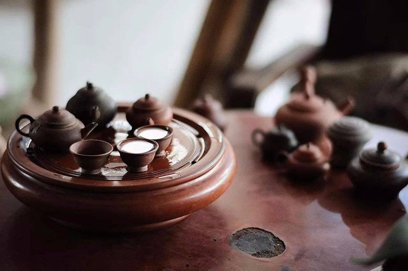 The teapot used in the traditional gongfu tea typically small