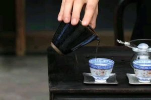 Using a fair cup for serving tea