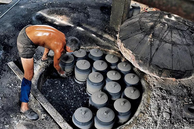Yingjing black sand teaware firing, some coal ash was mixed in