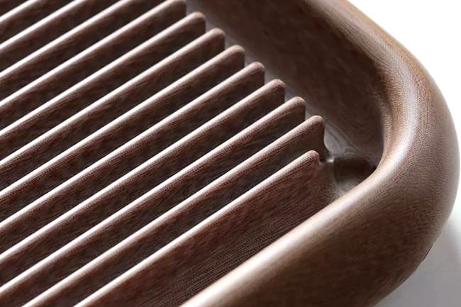 Manual polishing makes the bakelite trays surface smooth
