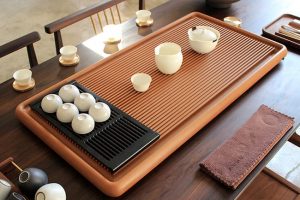 The bakelite tea tray is friendly to the fragile teawares