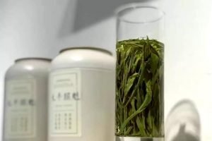 A glass cup is best for brewing Taiping Houkui