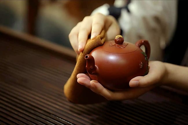 Always use a soft cloth to dry the Zisha teapot gently