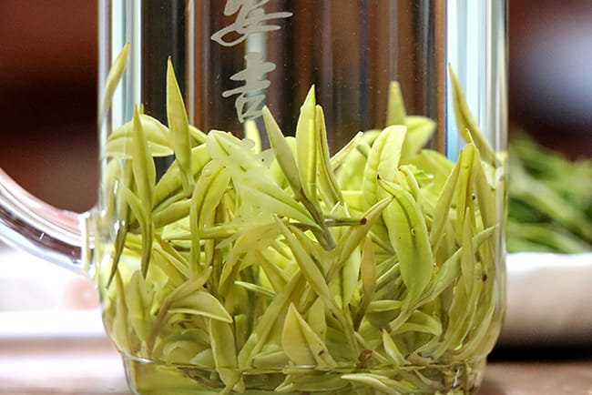 Leaves look like jade while brewing in the water